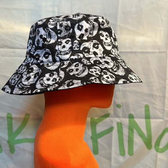 LMisfits Crimson Ghost Bucket Hat - Picture 4 of 5